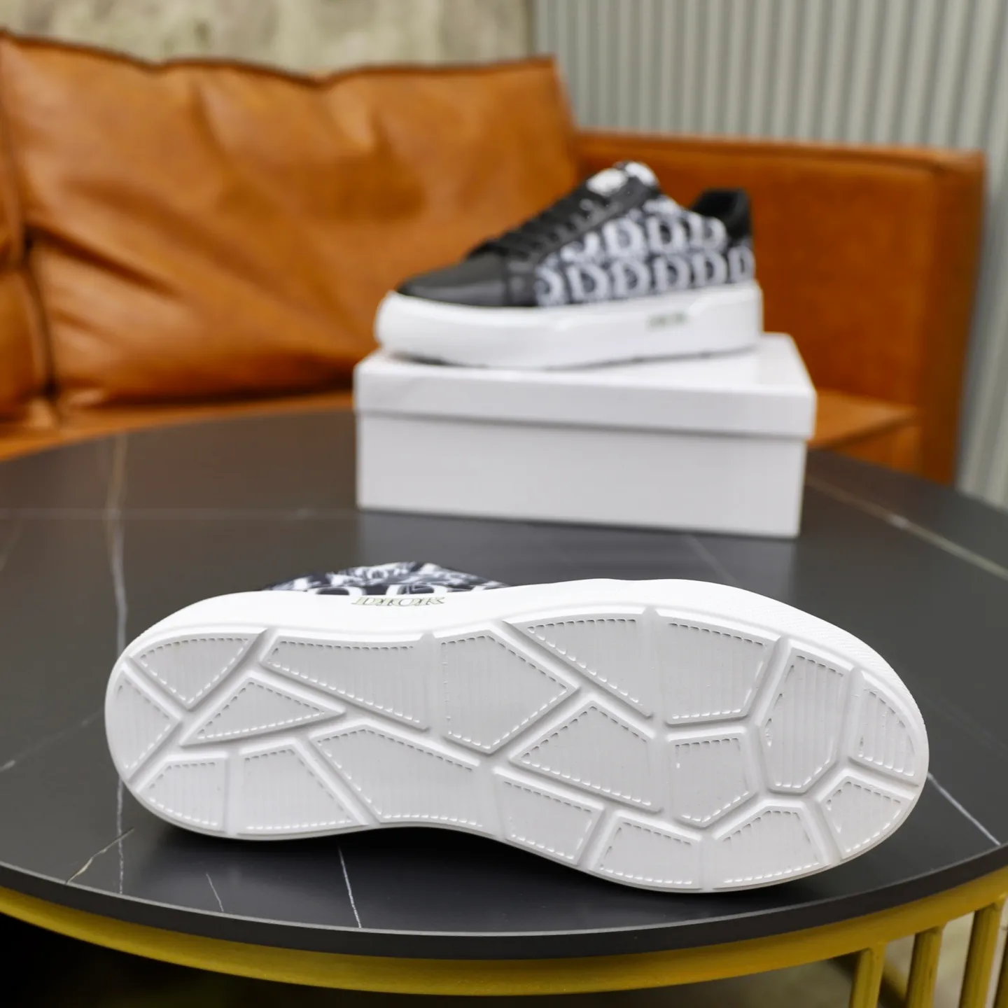 Ex-factory price: 440💰🙅‍♂️🙅‍♂️🙅‍♂️ Brand: Dior DIOR Standard code: 38-44 (45 customized) Grade: Same as the official website Material: Original fabric Comfortable lining Lightweight wear-resistant outsole Style category: Men's fashionable casual shoes Running sneakers Distinguished luxury brand elements Top luxury Color: Actual picture color